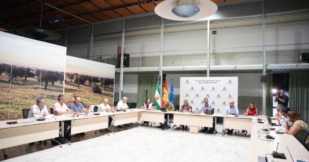 La Junta refuerza el diálogo con sindicatos y patronal para afrontar los retos del sector agroalimentario en la nueva legislatura