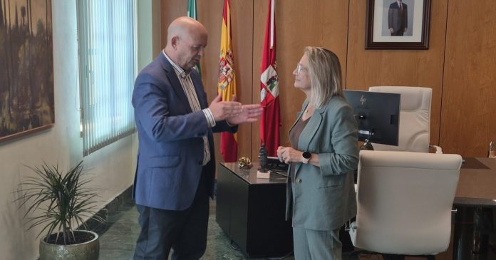Zona Franca de Sevilla analiza con Dos Hermanas disponibilidad de suelos estatales en el municipio para crecer fuera del área portuaria