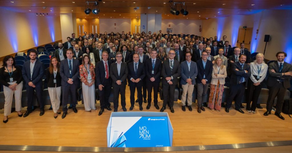 Unicaja reúne a 160 profesionales para impulsar el asesoramiento especializado de su Banca Privada