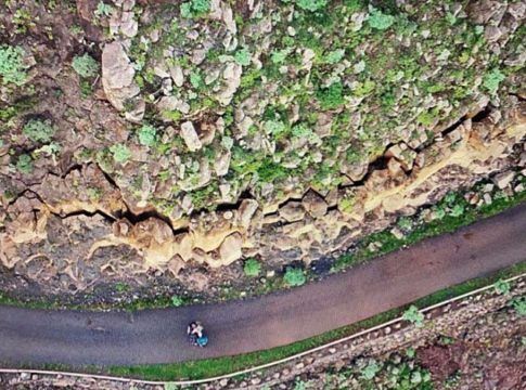 El Cabildo inicia las obras de estabilización del talud en el acceso a Enchereda