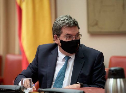 Escrivá propone un incentivo de hasta 12.000 euros por cada año que se retrase la jubilación