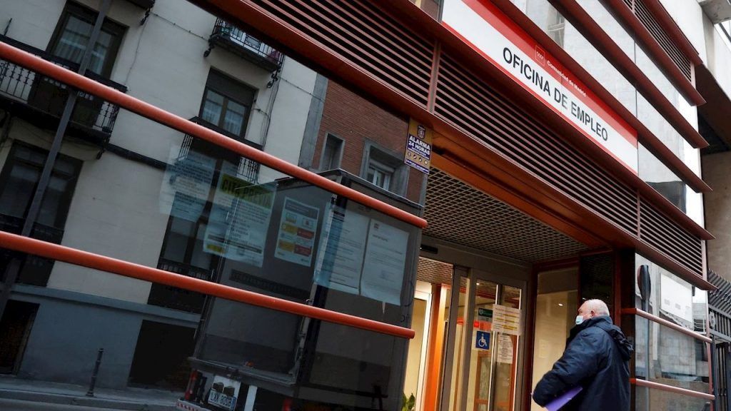 Canarias pierde 27.300 empleos en el primer trimestre y 130.300 ocupados en el último año