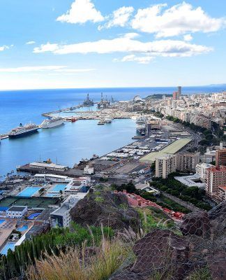 Santa Cruz pide reunirse con Binter y Aena para impulsar rutas aéreas desde Tenerife