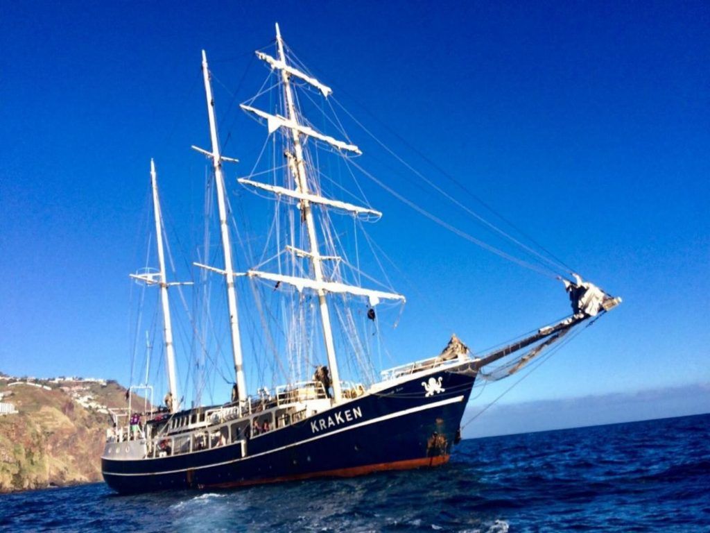 El 10 de mayo de 2021 atracará en Canarias el "Kraken",barco de tres mástiles de la ONG para la descontaminación Wings of the Ocean