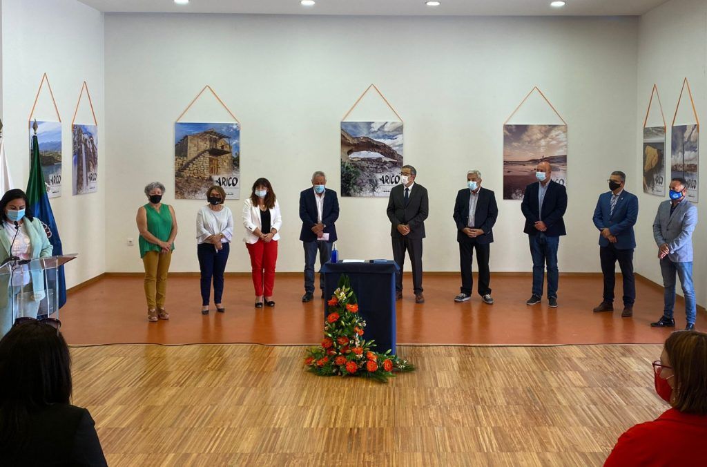 Arico acoge la firma del manifiesto en defensa de las familias del sur de Tenerife