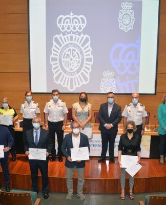 Los profesionales de Seguridad reciben el reconocimiento de la Policía Nacional por su labor durante la pandemia