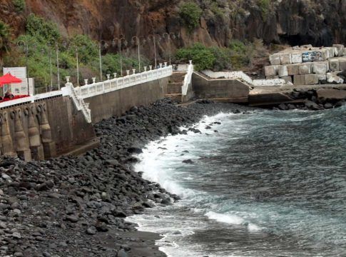 El pleno del ayuntamiento de Icod de Los Vinos aprueba instar a Costas y al Gobierno de Canarias a la urgente resposición de la arena natural de la Playa de San Marcos