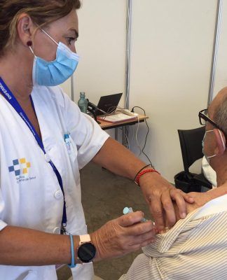 Canarias ha administrado ya 992.382 dosis de vacunas contra la COVID-19