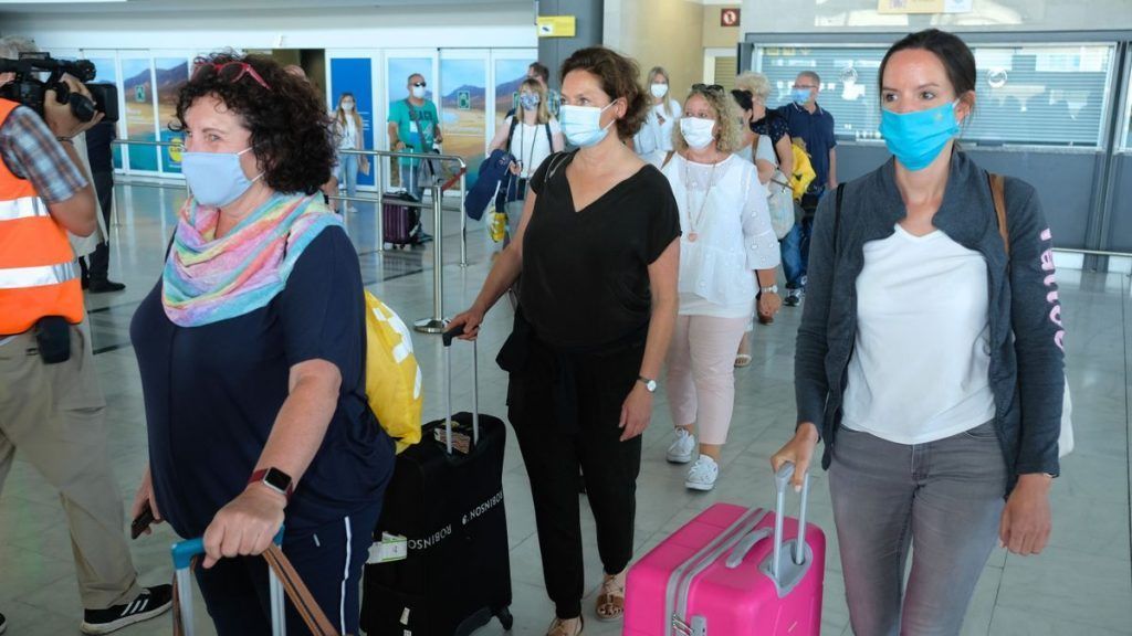 Los turistas internacionales que estén vacunados podrán viajar a Canarias a partir del mes de julio