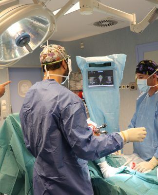 Hospitales Universitarios San Roque referente en el uso y formación del nuevo sistema de navegación para prótesis de rodillas