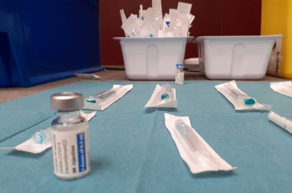 Sanidad administra 641.797 dosis de vacunas contra la COVID-19 en Canarias