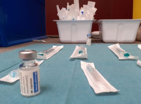 Sanidad administra 641.797 dosis de vacunas contra la COVID-19 en Canarias