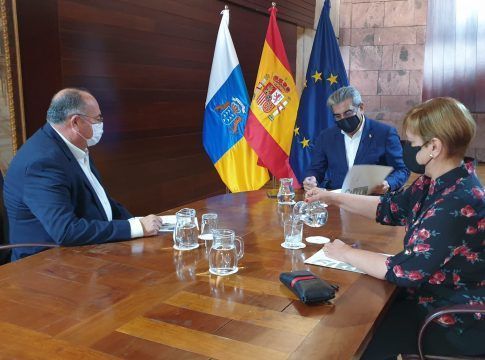 Rodríguez repasa con el alcalde de El Sauzal el estado de diversos proyectos educativos y turísticos del municipio