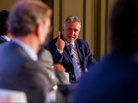 El presidente de Canarias aboga por mantener la unidad de criterio de Estado en la gestión de los fondos europeos