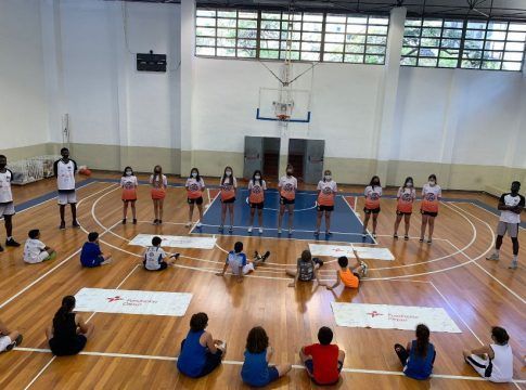 Medio centenar de menores participan en el XII `Campus de Minibasket Fundación Cepsa´