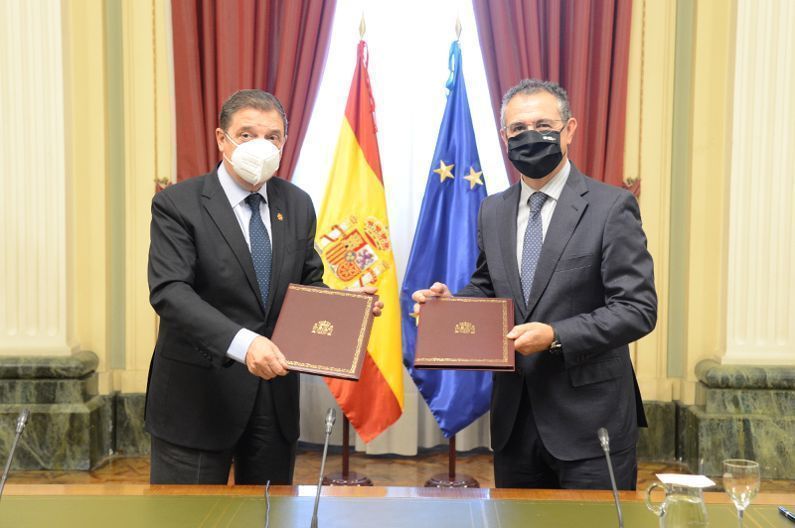 El Ministerio de Agricultura, Pesca y Alimentación y Cajamar acuerdan trabajar juntos para mejorar la competitividad y sostenibilidad del sector agroalimentario