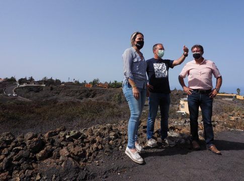Vanoostende visita las zonas agrícolas afectadas por el incendio y el temporal de viento