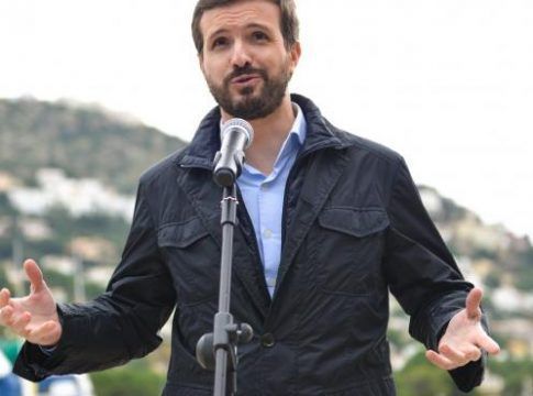 Casado exige al Gobierno que cumpla el REF al margen de los PGE para impulsar la recuperación económica en Canarias