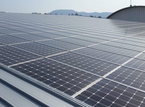 Transición Ecológica financia obras de eficiencia energética e instalación de renovables en 45 municipios canarios