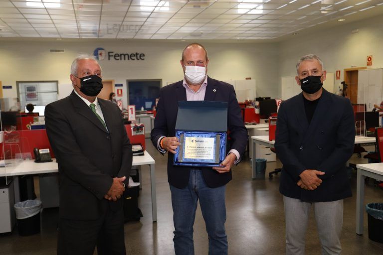 Reconocimiento de Femete a Enrique Arriaga