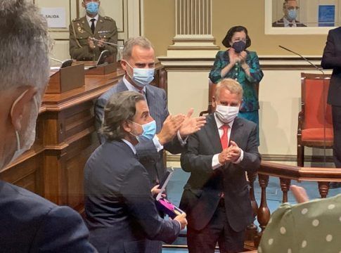 “Esta Medalla es un reconocimiento a esta querida comunidad autónoma cuando su Parlamento va a cumplir 40 años”