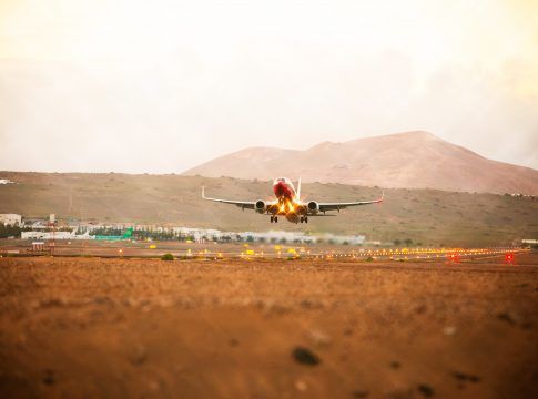 Turismo refuerza la recuperación de la conectividad aérea con una convocatoria de ayudas de hasta 5 millones