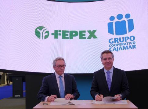 Cajamar y FEPEX renuevan su compromiso para potenciar las exportaciones hortofrutícolas españolas