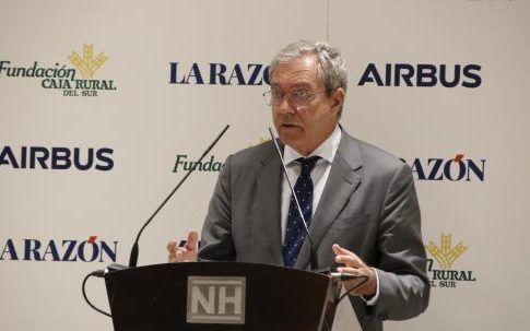 Velasco apunta a la simplificación administrativa y la mejora de la competitividad como prioridades para afianzar el crecimiento andaluz