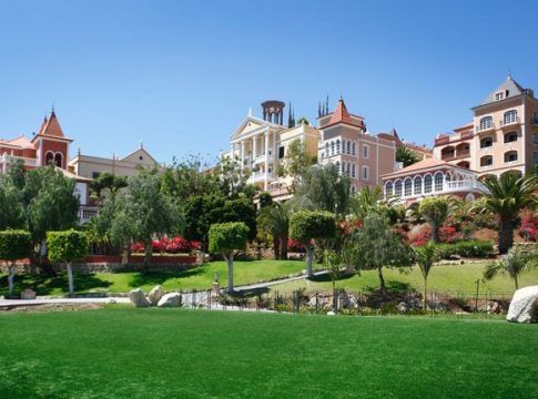 Bahía del Duque recibe el premio de Condé Nast Johansen al Mejor Servicio