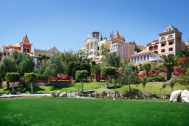 Bahía del Duque recibe el premio de Condé Nast Johansen al Mejor Servicio