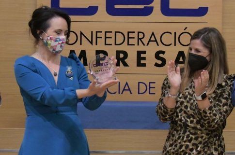 La CEC entrega el Premio Mujer Empresaria del Año a Nela García Jarillo