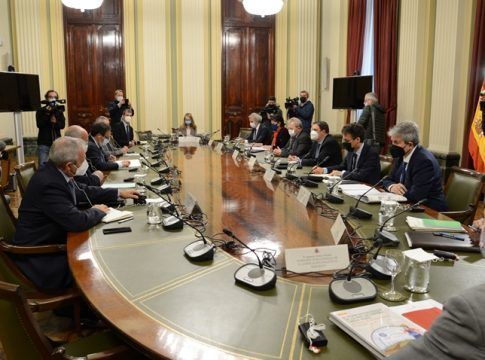 Planas analiza con el comisario de Agricultura el incremento de costes de producción