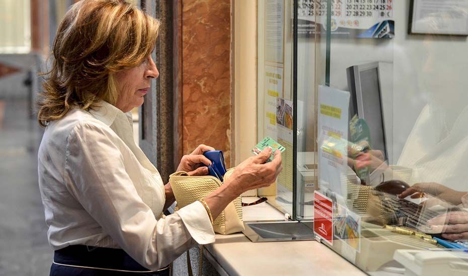 Más de 1,7 millones de mayores disfrutan de las ventajas de la Tarjeta Andalucía Junta 65 en 20 años