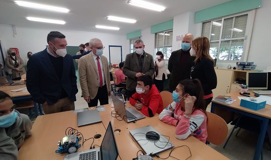 Educación contrata 60 especialistas en Cádiz como medida para paliar el fracaso escolar