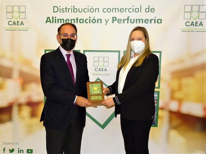 CAEA distingue a Javier González de Lara por su labor como presidente de la CEA