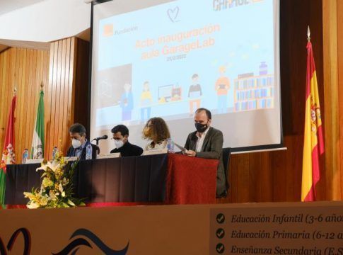 Fundación Orange y el Colegio Amor de Dios inauguran un nuevo GarageLab en Granada