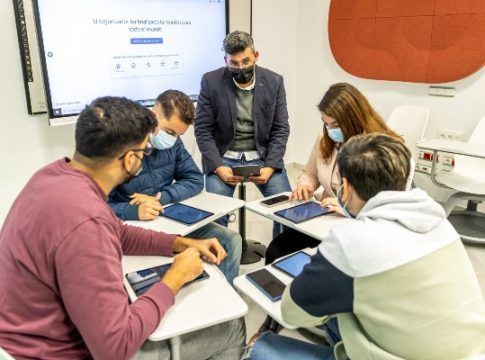 Más de 337.400 personas mejoran su capacitación digital a través de la red Guadalinfo en 2021