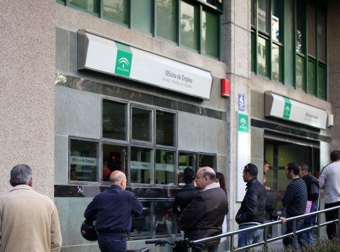 Empleo respaldó el mantenimiento de 176.000 empleos de empresas afectadas por ERTE