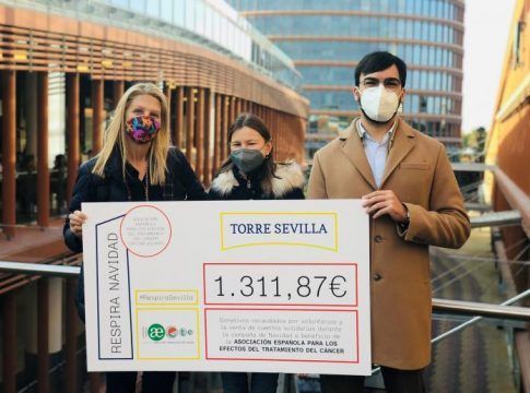 Torre Sevilla entrega a la AEetc la recaudación de la campaña solidaria de Navidad