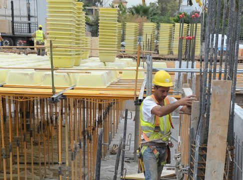 La Junta impulsa un plan para la sostenibilidad del sector cementero y la construcción sostenible