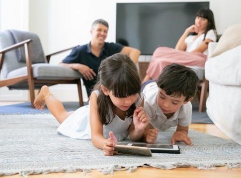 El 93% de andaluces de entre 16 y 25 años maneja redes sociales, frente al 41% de los de edad superior