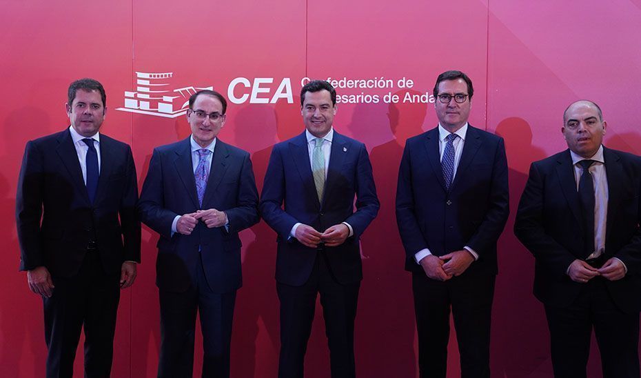 Moreno insta al Gobierno de España a bajar impuestos y poner en marcha una batería de iniciativas para ayudar al sector productivo