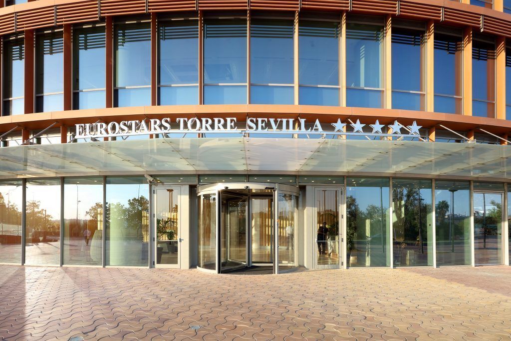 El Eurostars Torre Sevilla 5* acoge una muestra de arte sacro del taller de Orfebrería Hermanos Fernández