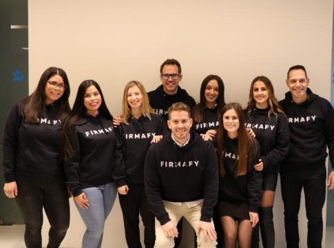 Una startup granadina lanza una app para firmar online desde el móvil con validez legal
