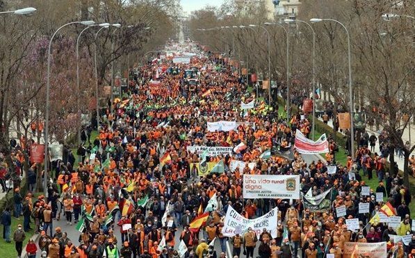 El campo inunda Madrid en una manifestación histórica