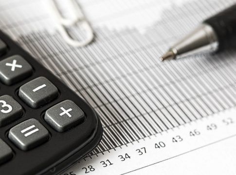 Campaña de la Renta 2021: las deducciones fiscales que te puedes aplicar si vives en Andalucía