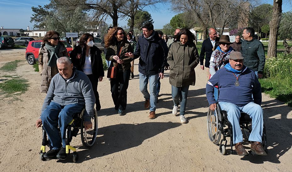 Marín apuesta por extender iniciativas de turismo inclusivo como el Camino de la Diversidad a toda Andalucía