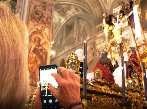 Andalucía vuelve a batir récord con 878.000 turistas en Semana Santa y supera ya las cifras prepandemia
