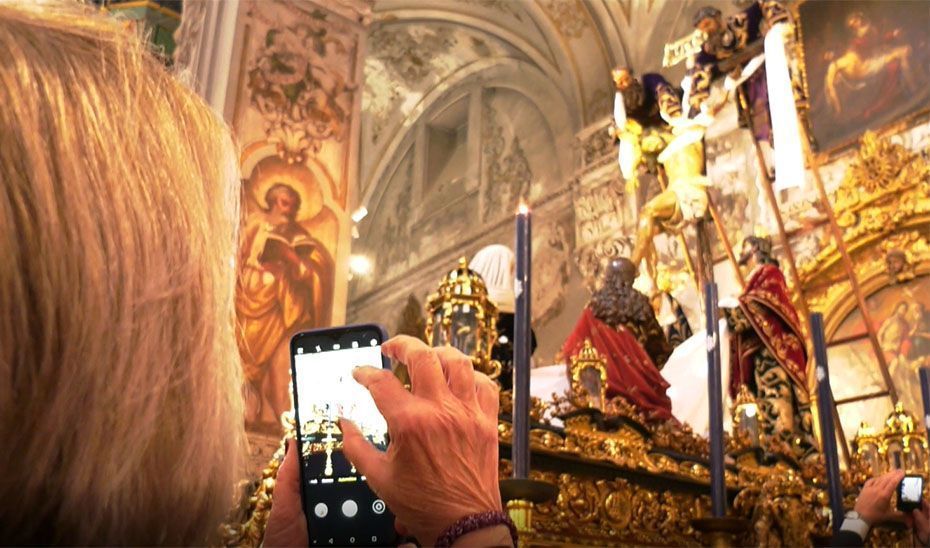 Andalucía vuelve a batir récord con 878.000 turistas en Semana Santa y supera ya las cifras prepandemia