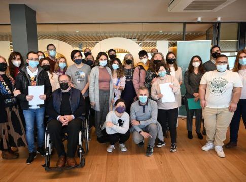 Diez jóvenes con discapacidad realizan prácticas de gestión administrativa en UNEI de la mano de Aspaym